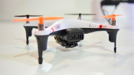 跨界創新還是“不務正業”？——模型廠商進軍智能無人飛行器制造的機遇與挑戰